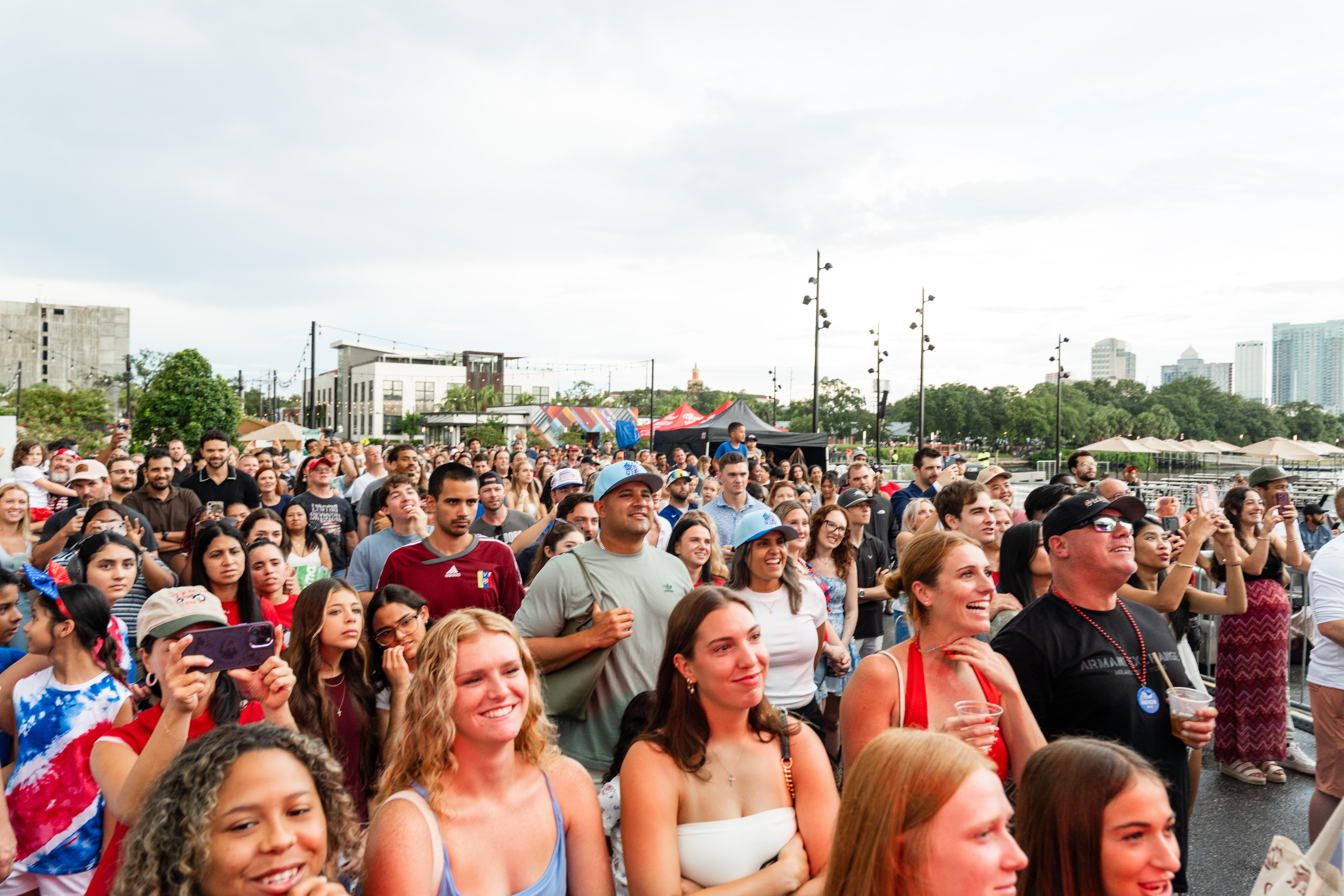 a large crowd of people
