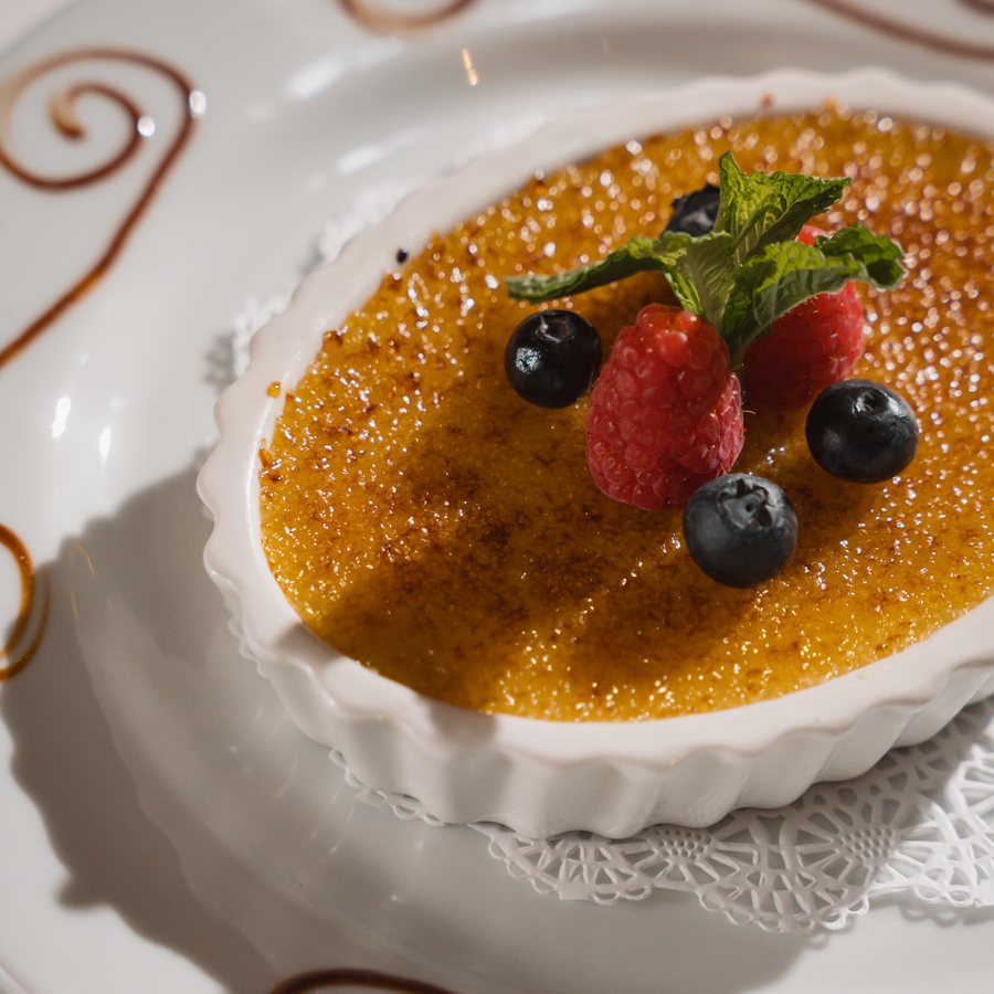 Creme brulee with fresh berries
