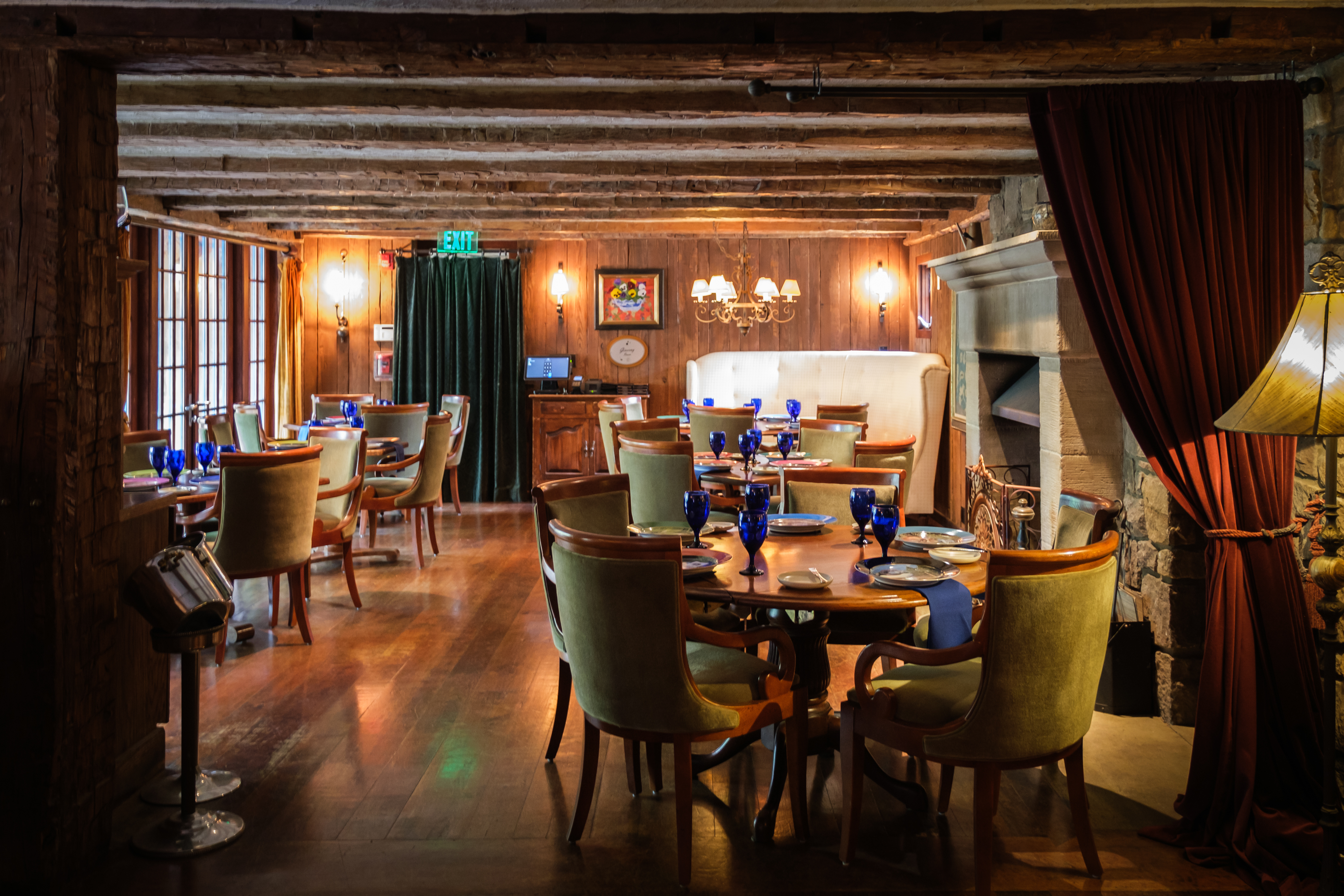 a room with a round table and chairs