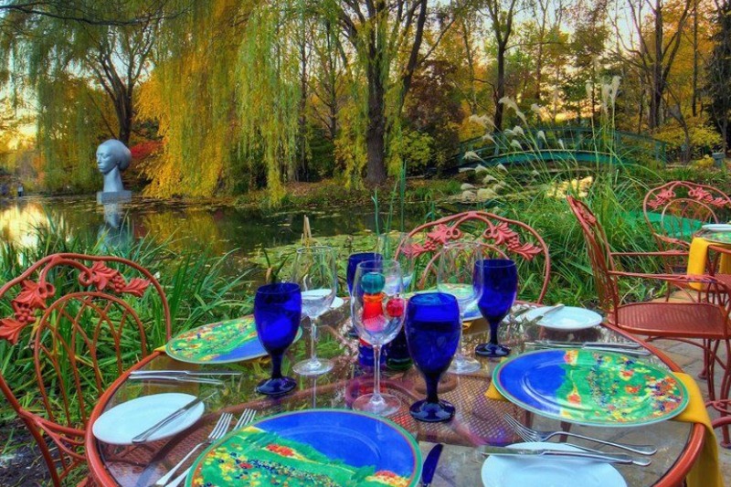 outdoor place setting at Rat's