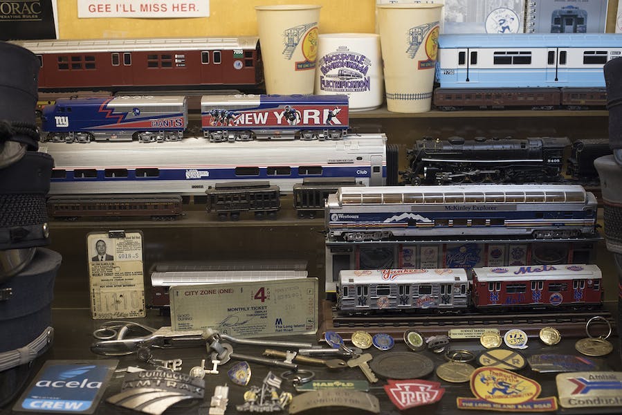 Store Tracks Raw Bar & Grill