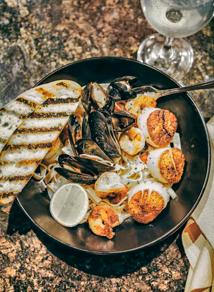 Hours + Location | Chuck's Fish