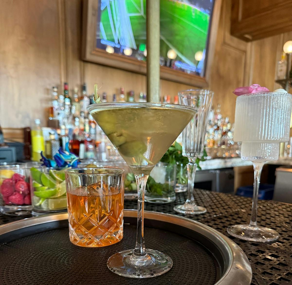 cocktails bar side