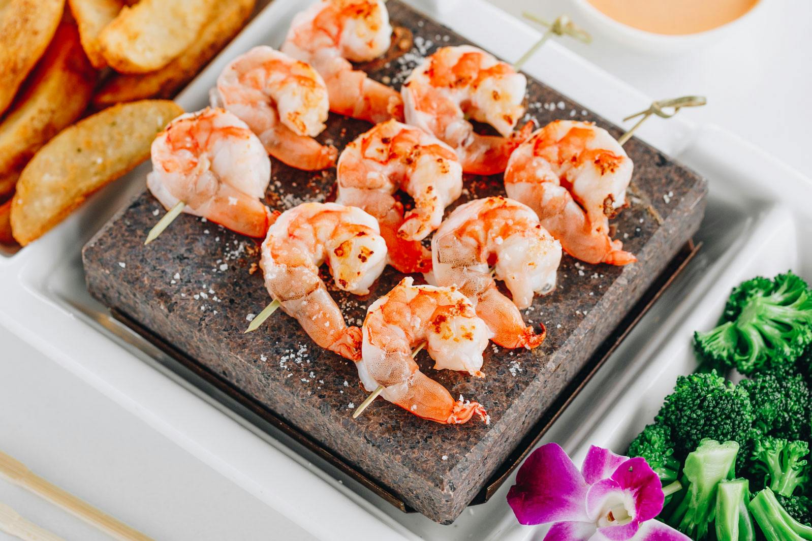 a tray topped with grilled shrimps