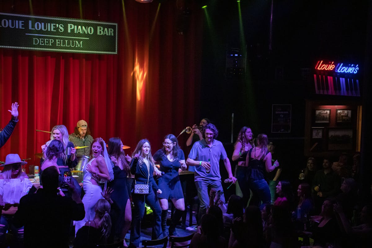 Louie Louie's Piano Bar - Live music and a fun atmosphere every night