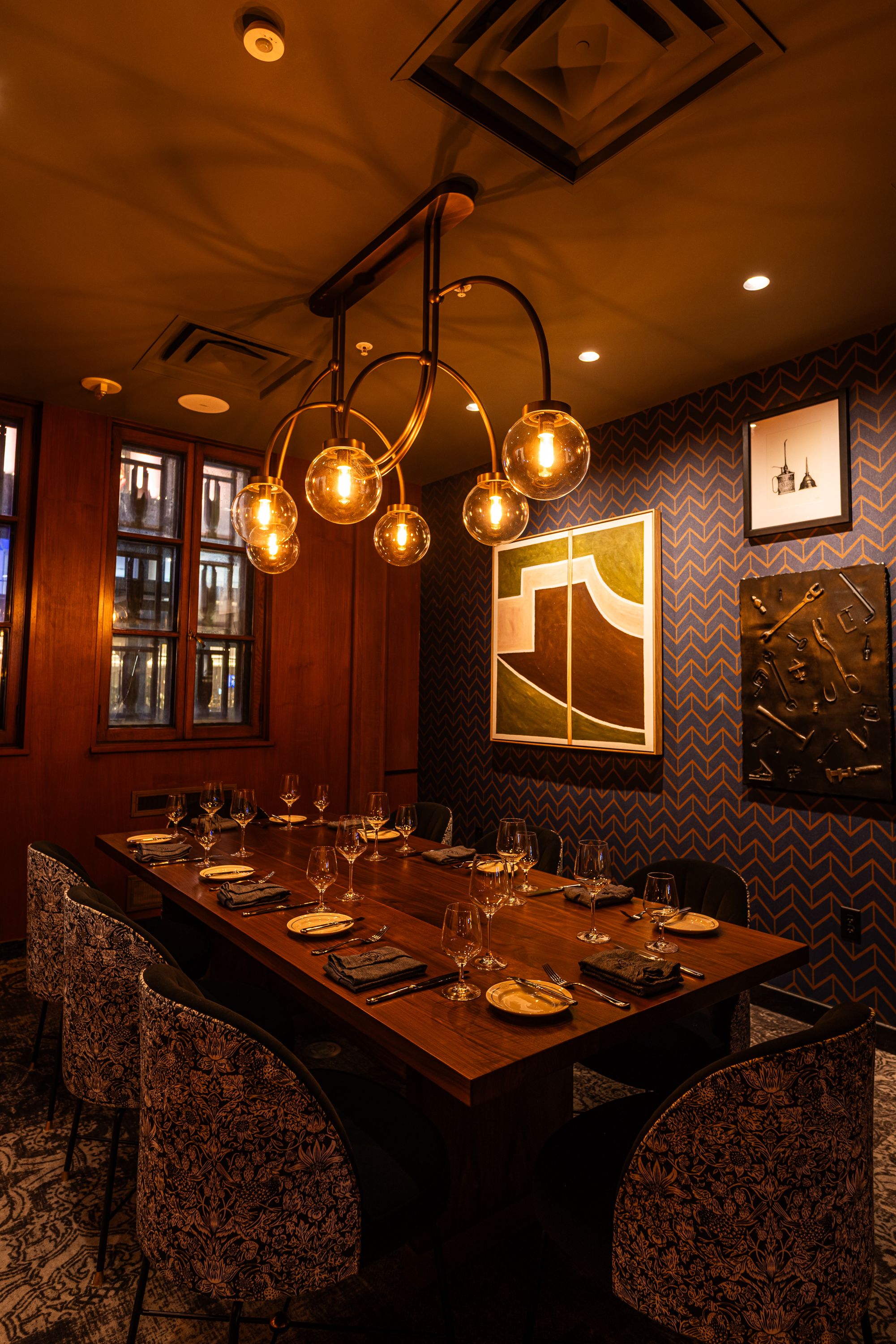 a room with a large mirror