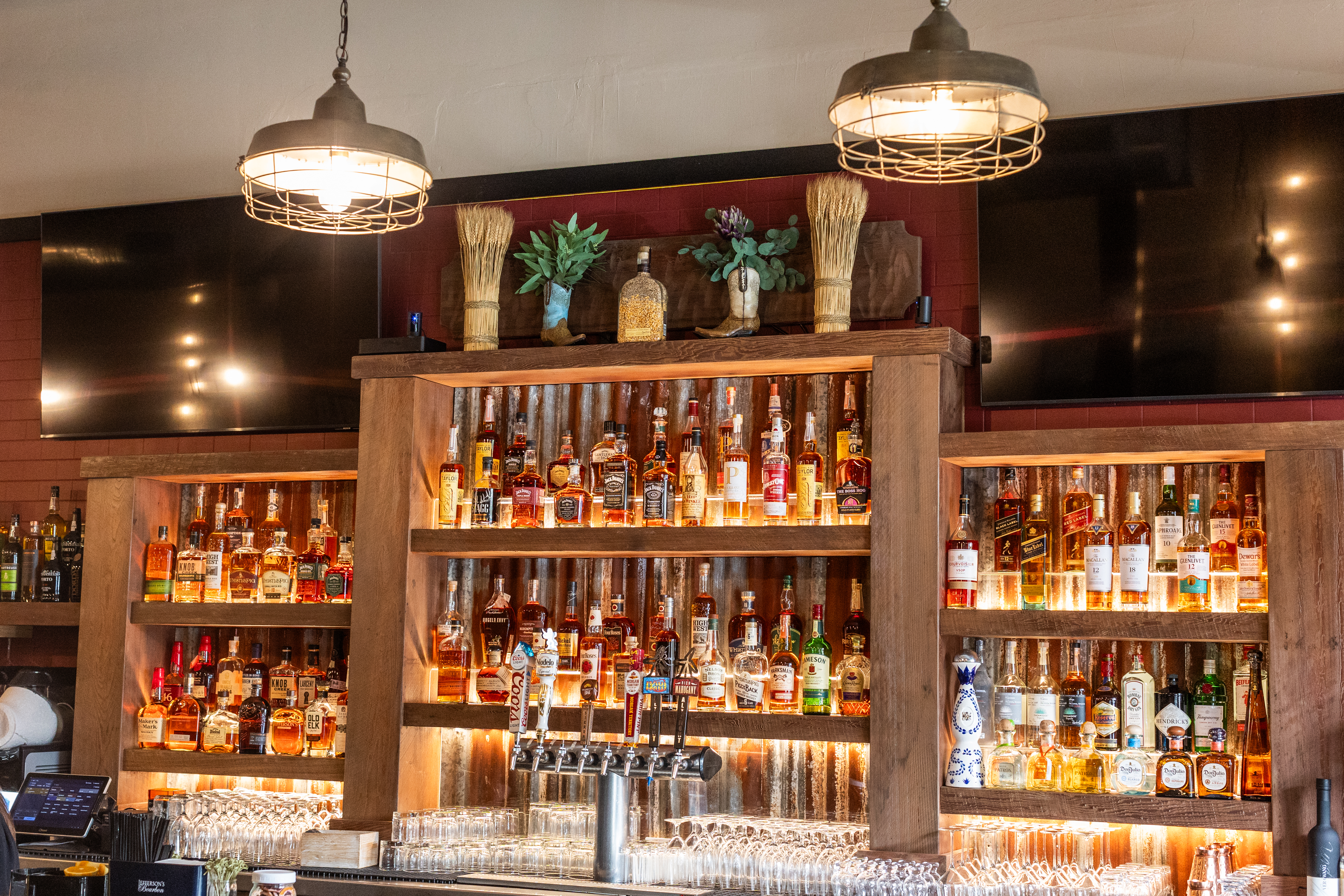 full bar, whiskey, bourbon