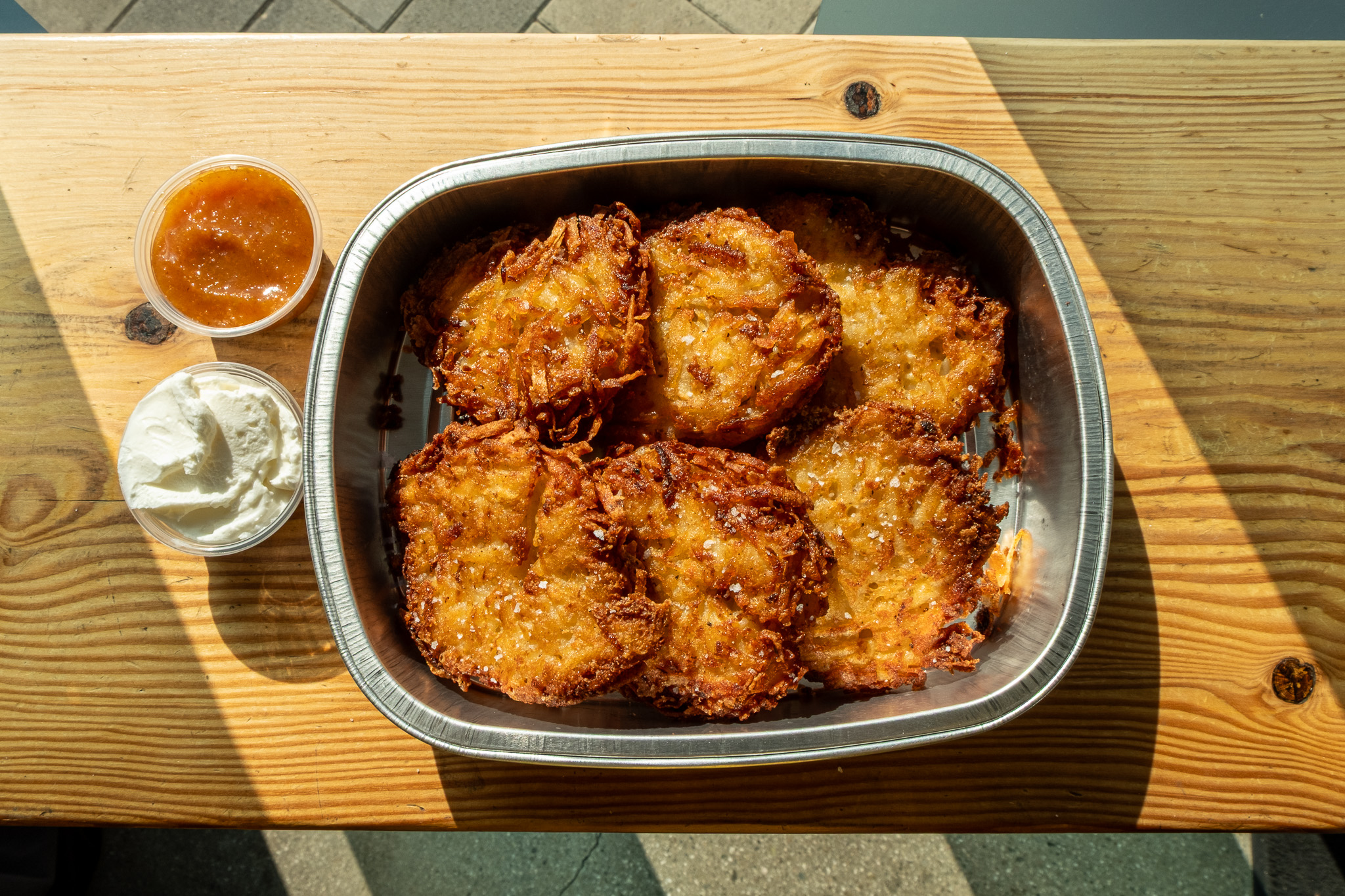 latkes with sour cream and applesauce