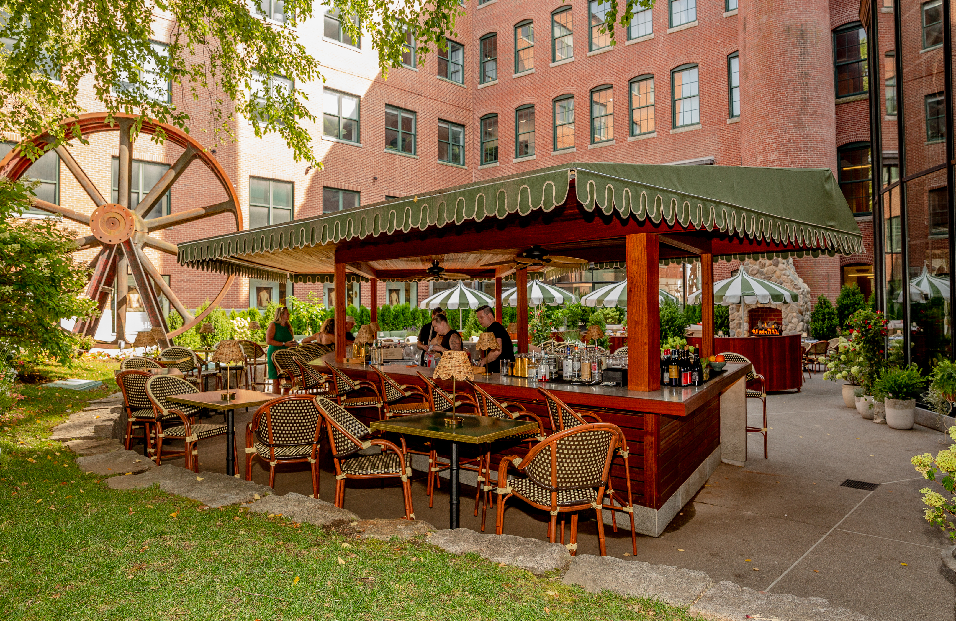 a group of lawn chairs sitting on top of a building
