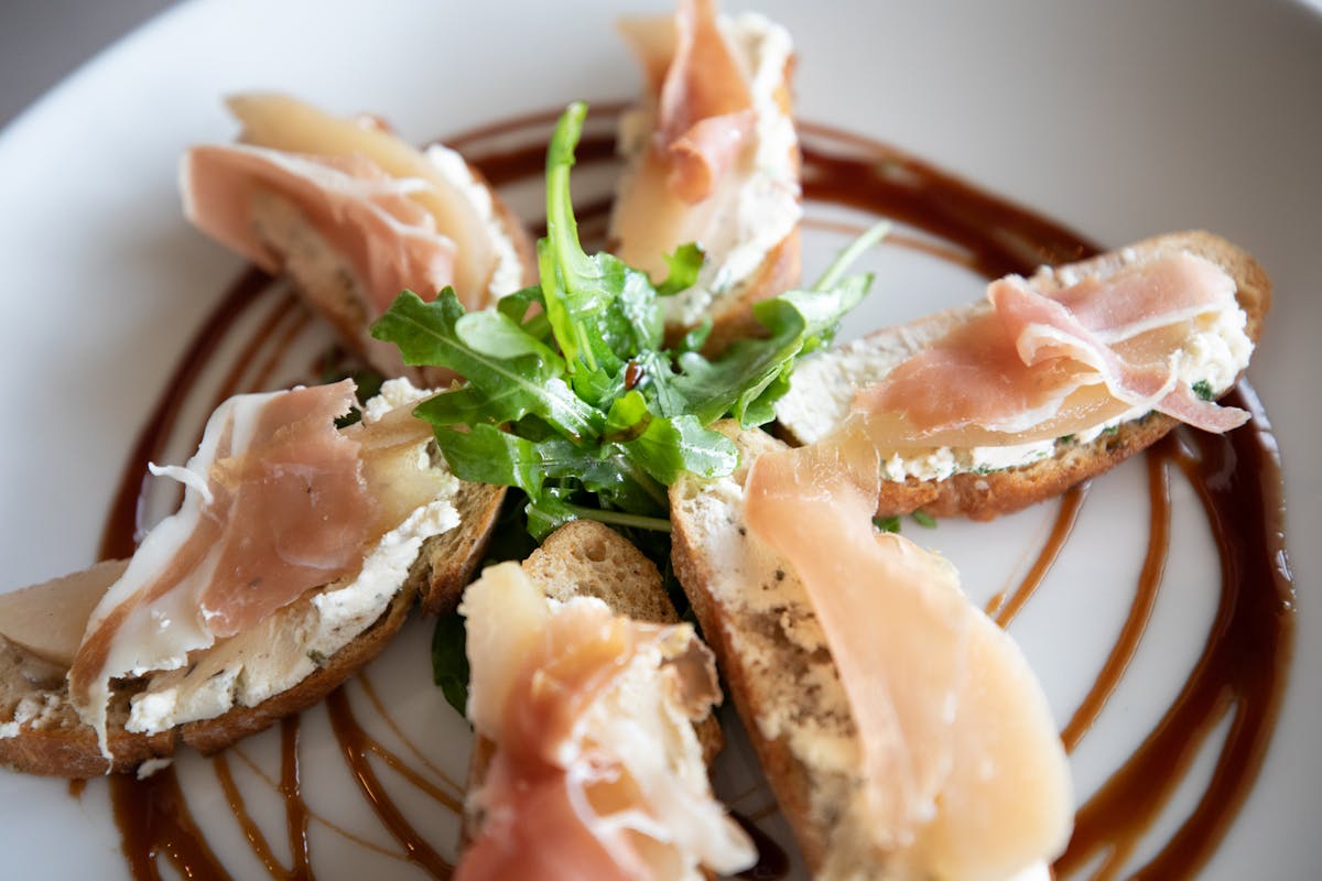 pear & prosciutto crostini