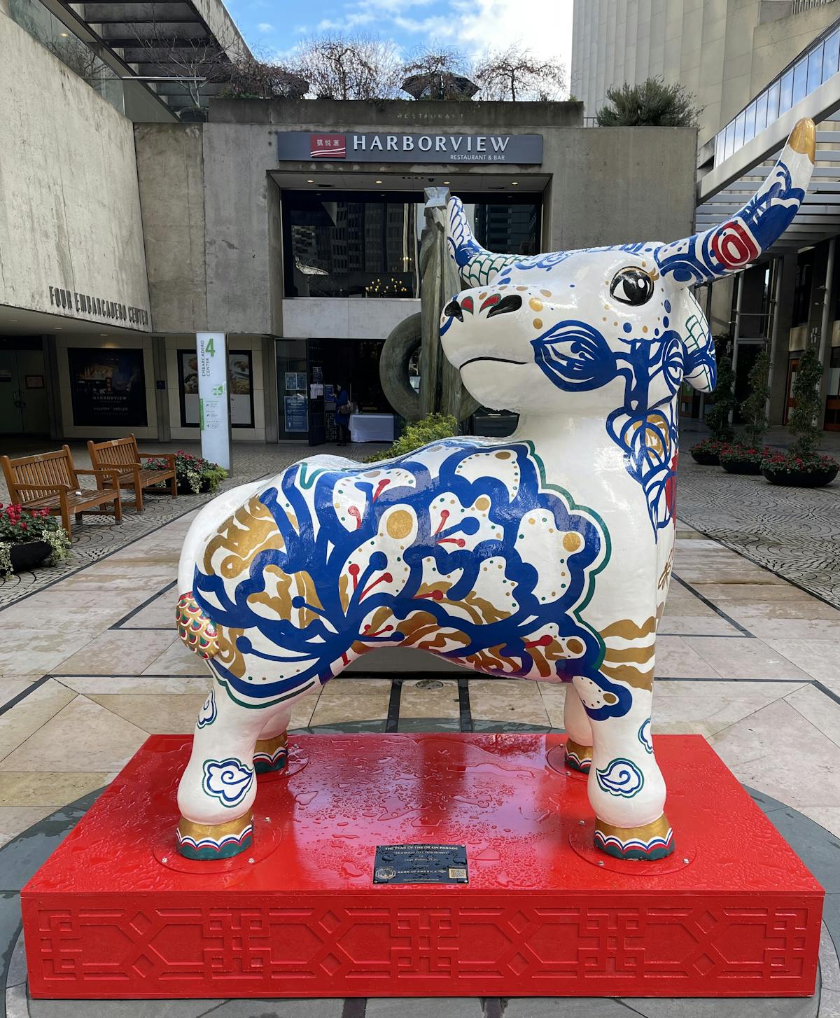 a statue in front of a building