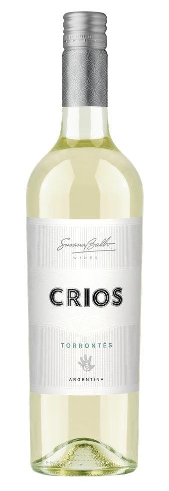 a close up of a bottle of torrontes wine