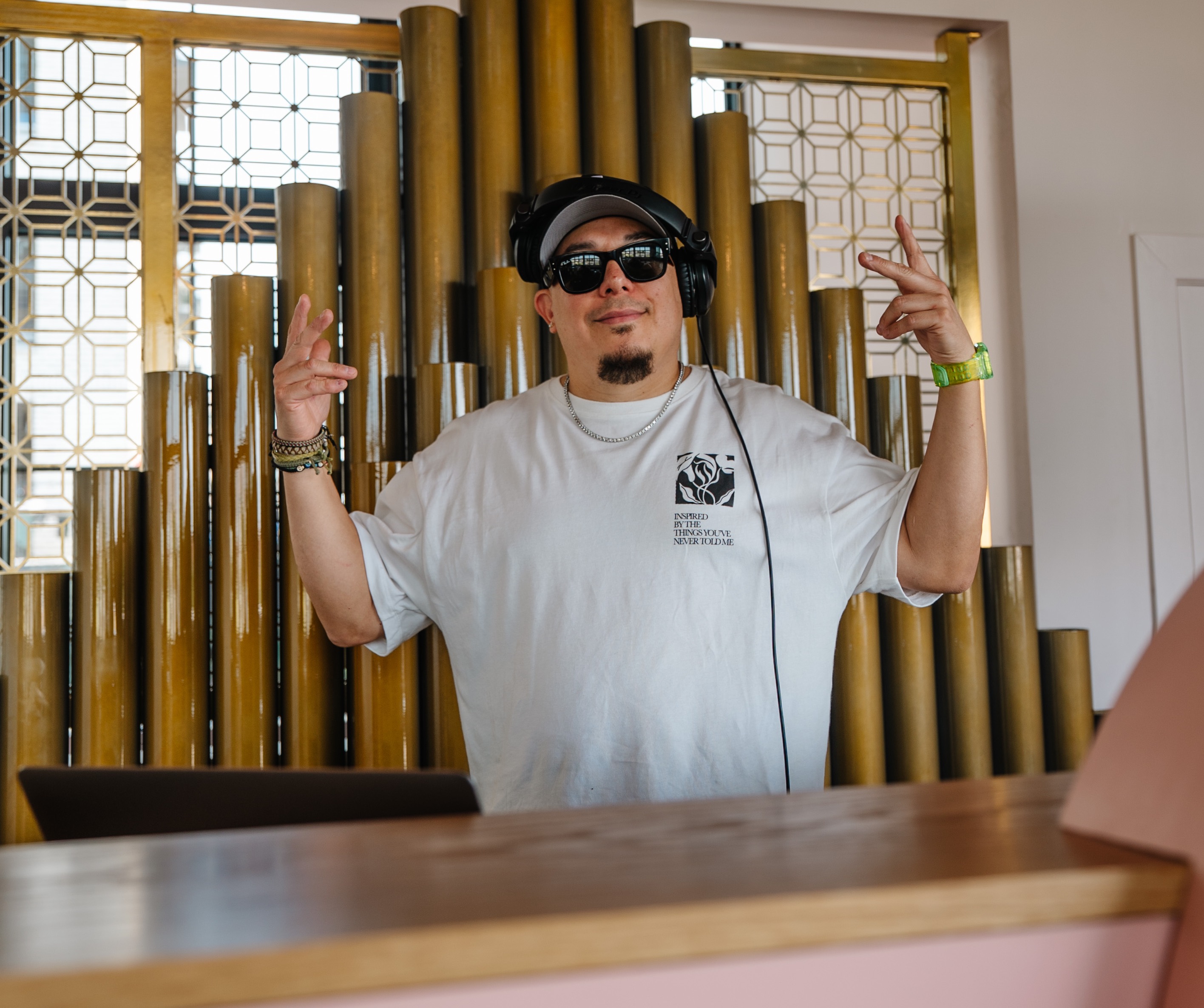 DJ WITH HANDS UP