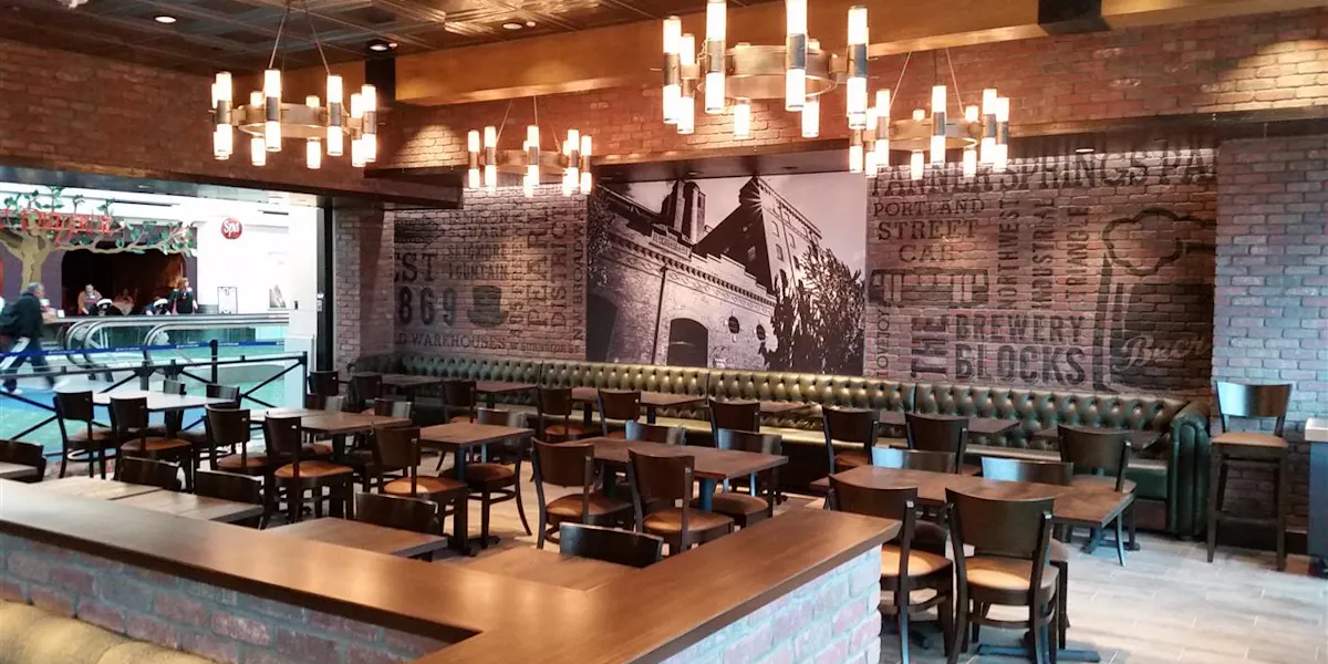 Henry's Tavern - Portland Airport — recent american restaurant photo in Portland, OR (Google Business Profile)
