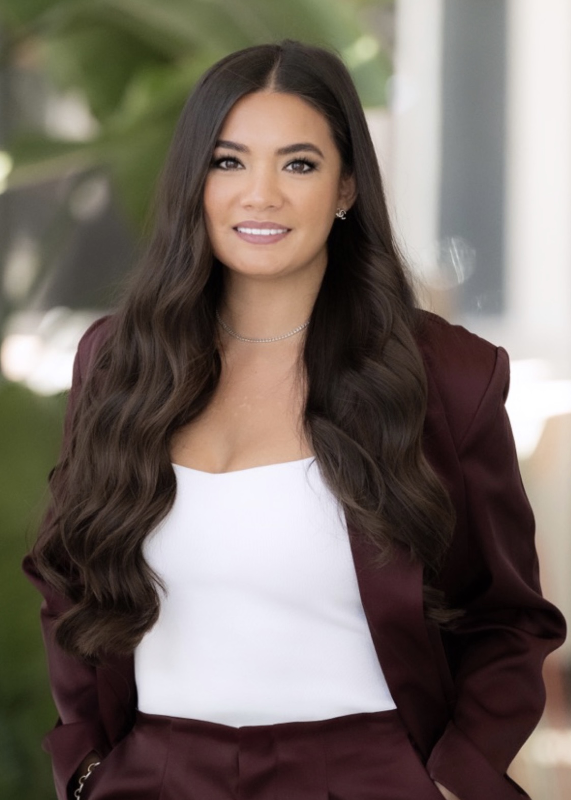 a close up of a woman