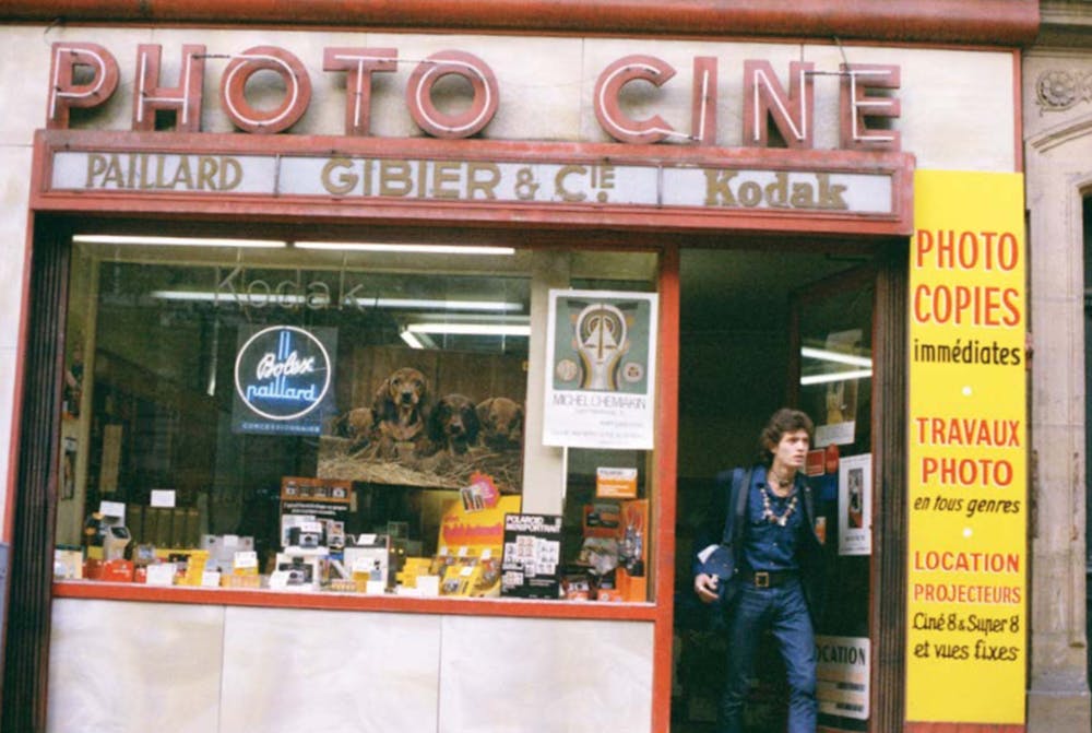 Peter Schlesinger | Robert Mapplethorpe on the Boulevard Saint-Germain, Paris, 1971