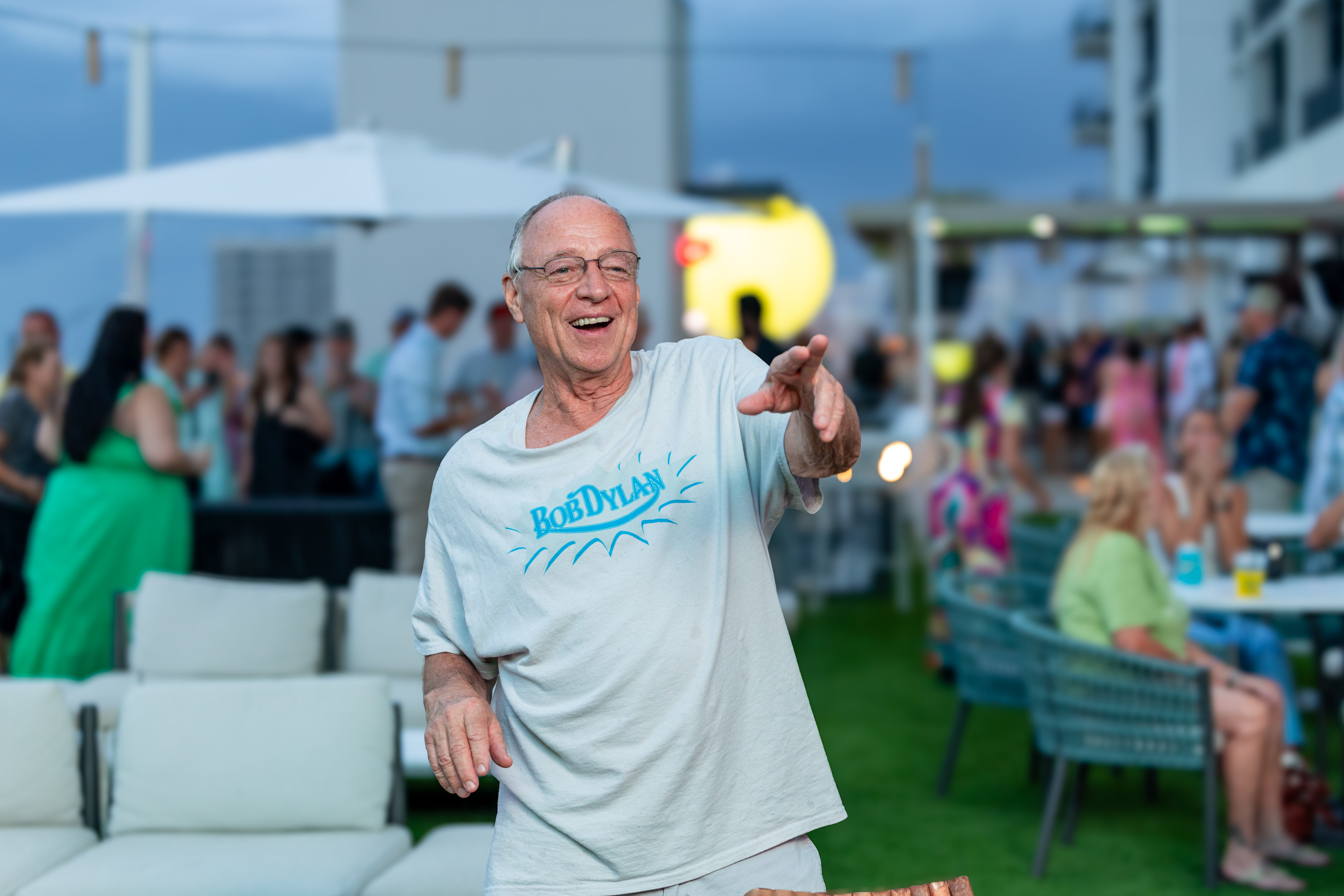 Guests enjoying cocktails at Soundwave rooftop in Gulf Shores