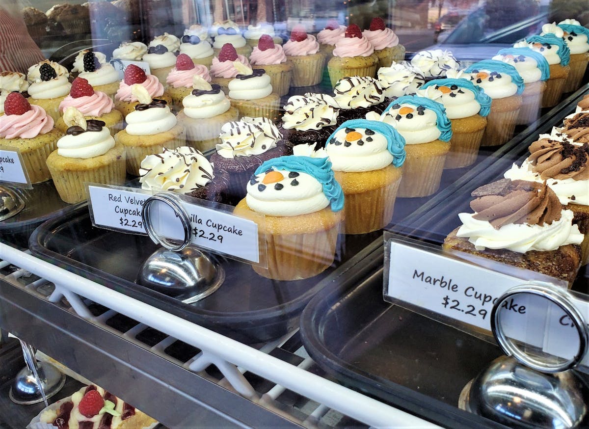 Many cupcakes in a counter