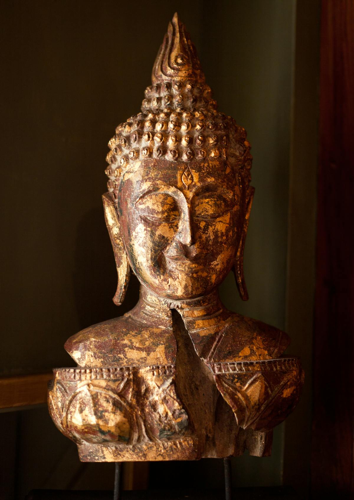 a statue of a person