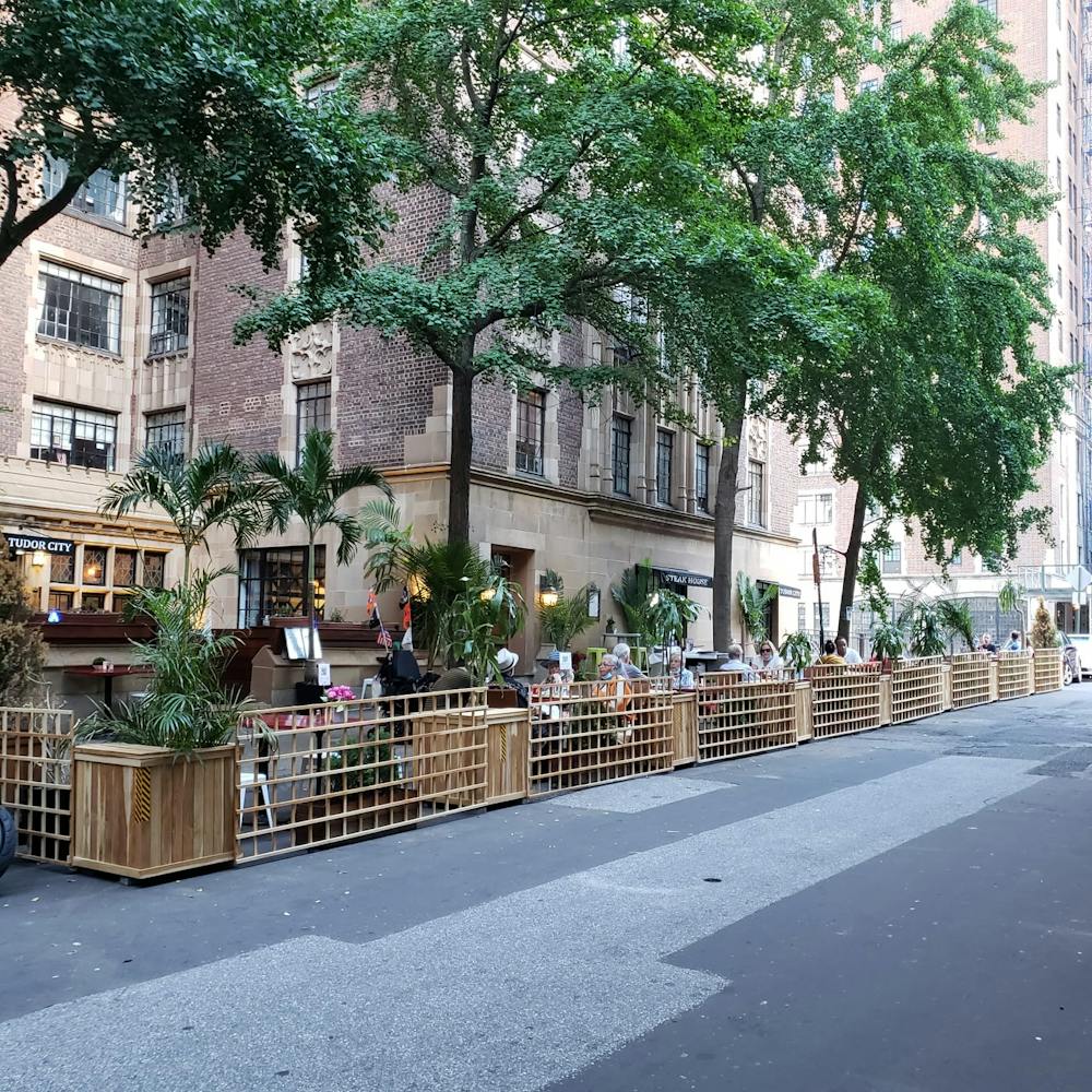 Outdoor Dining Tudor City Steakhouse Steakhouse in Midtown East