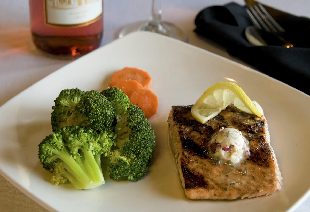 fish filet with steamed broccoli and carrots