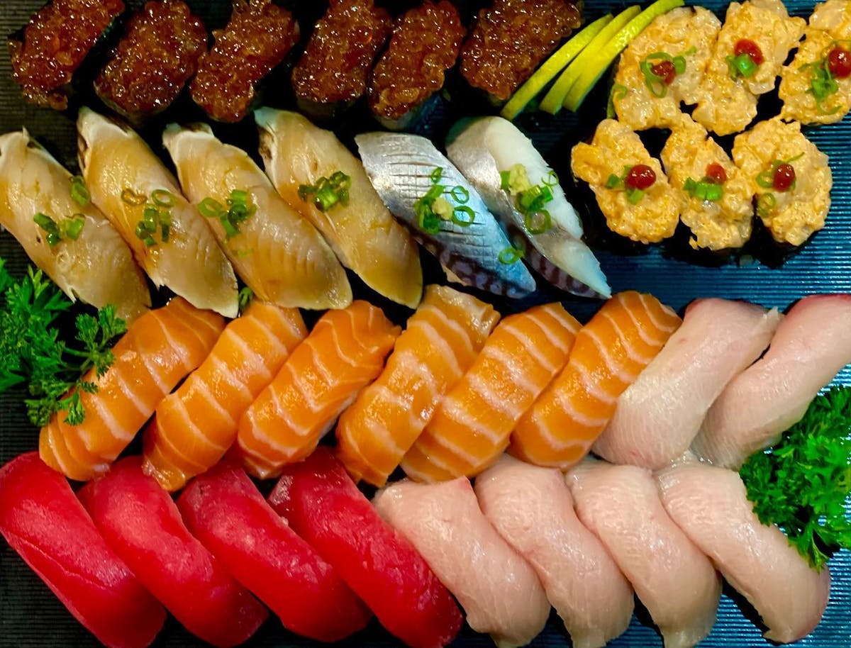 Big plate of nigiri and gunkan maki