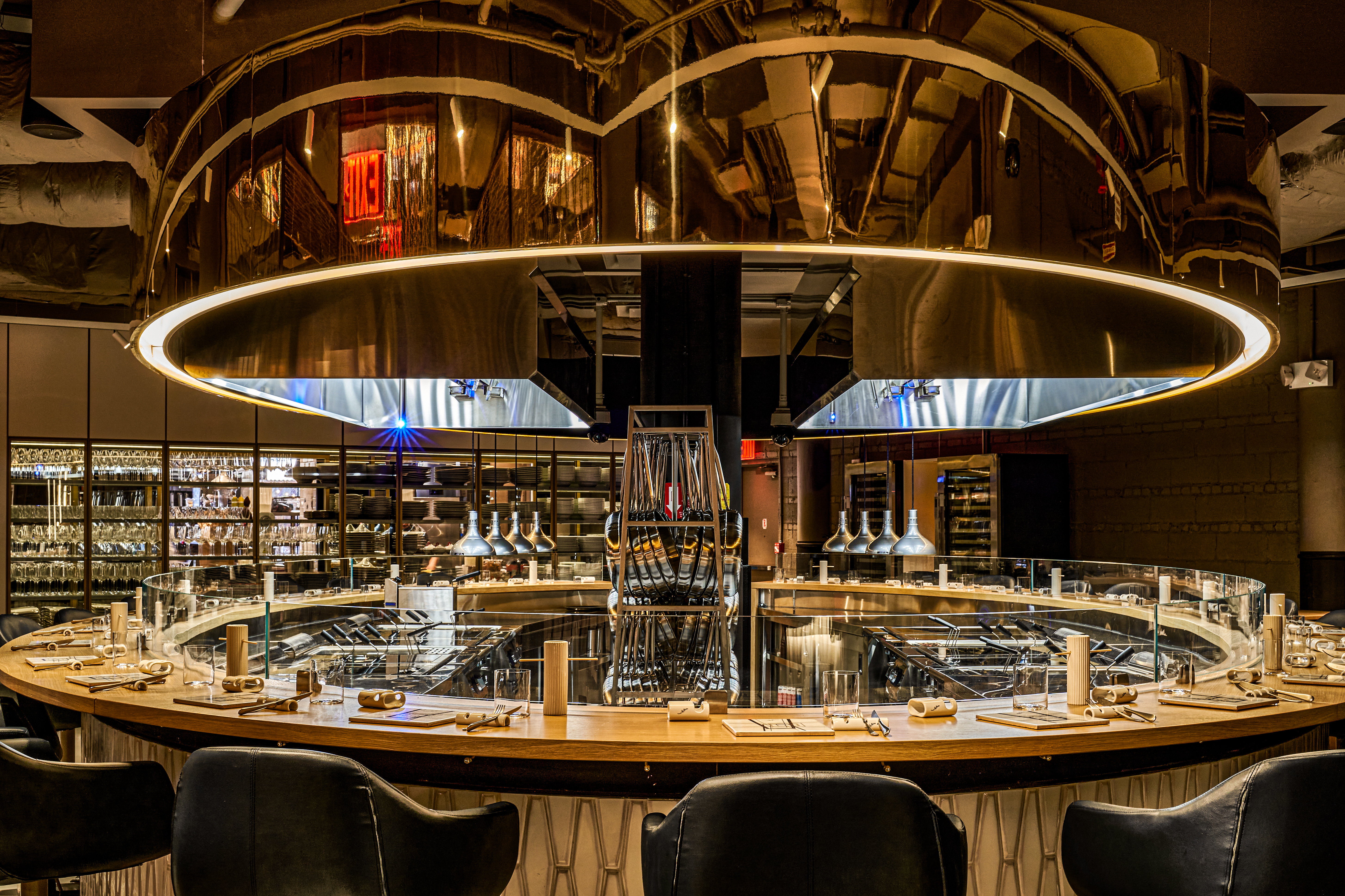 The Oval: a pasta bar under an arched, mirrored ceiling with blue leather stools