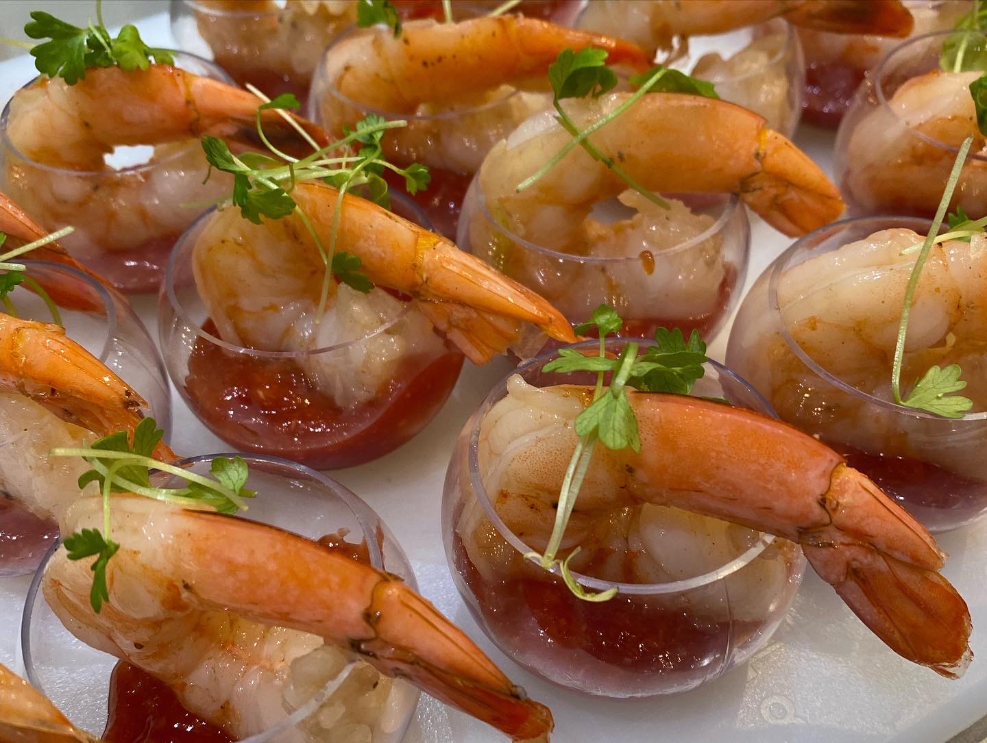 a plate of shrimp and vegetables