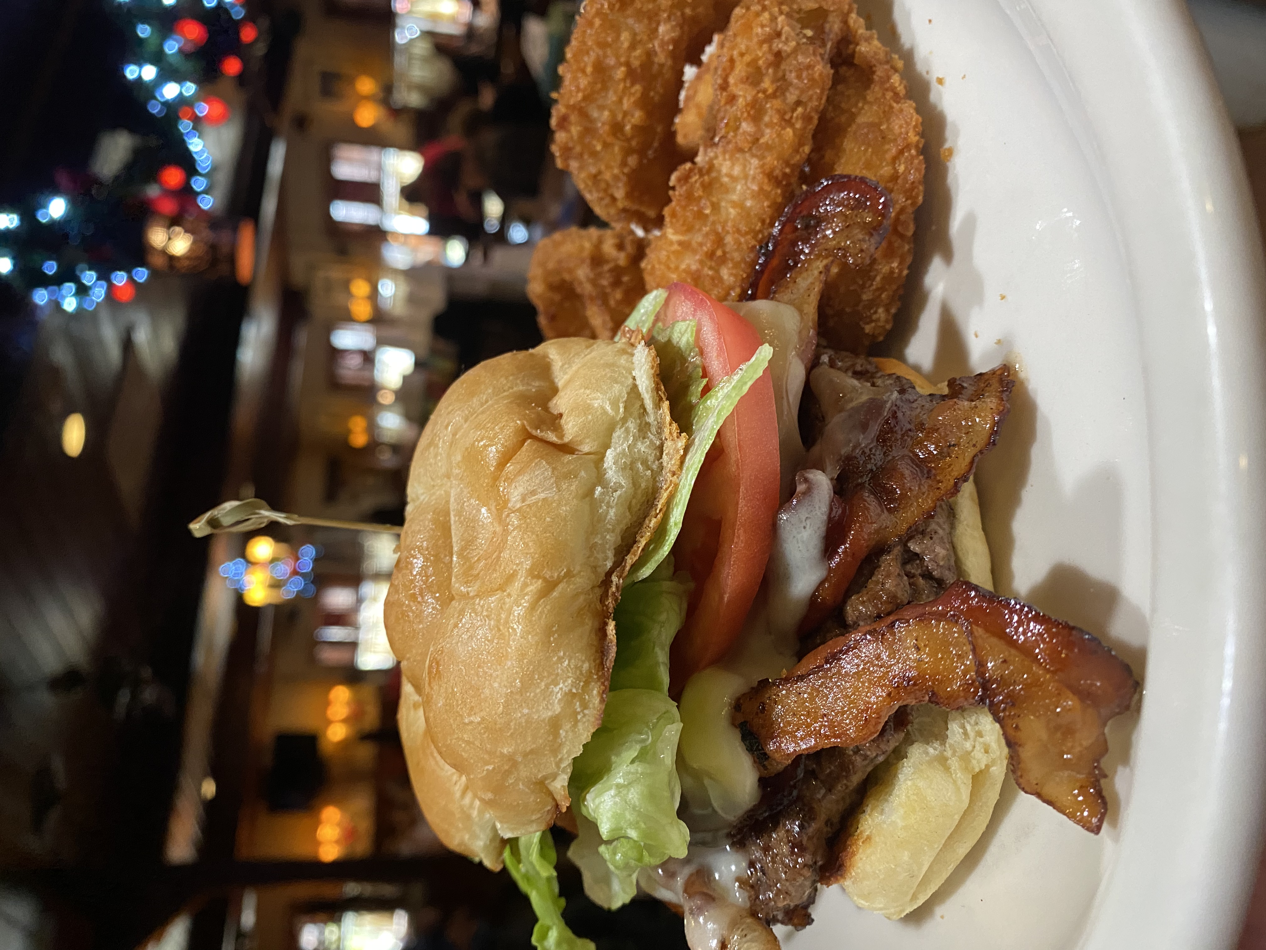 Angus burger with onion rings