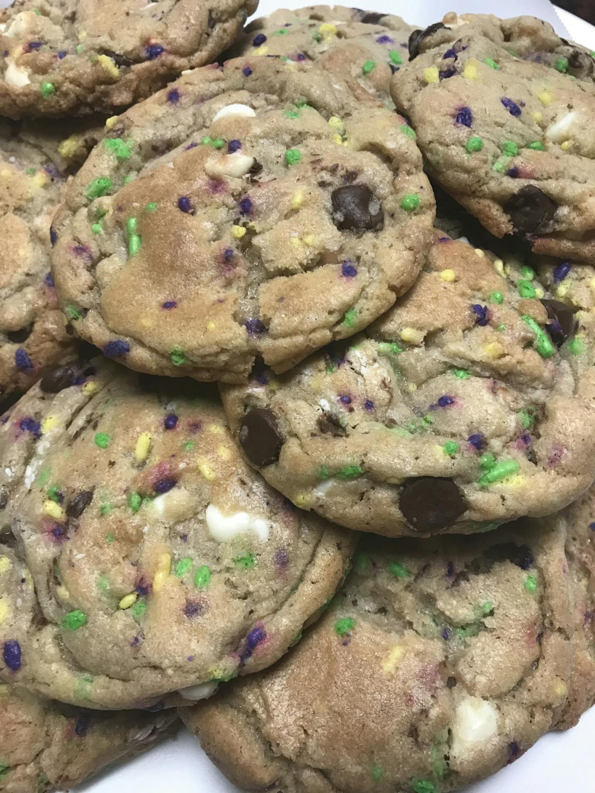 a pile of cookies