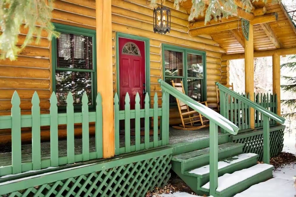 a wooden bench sitting in front of a building