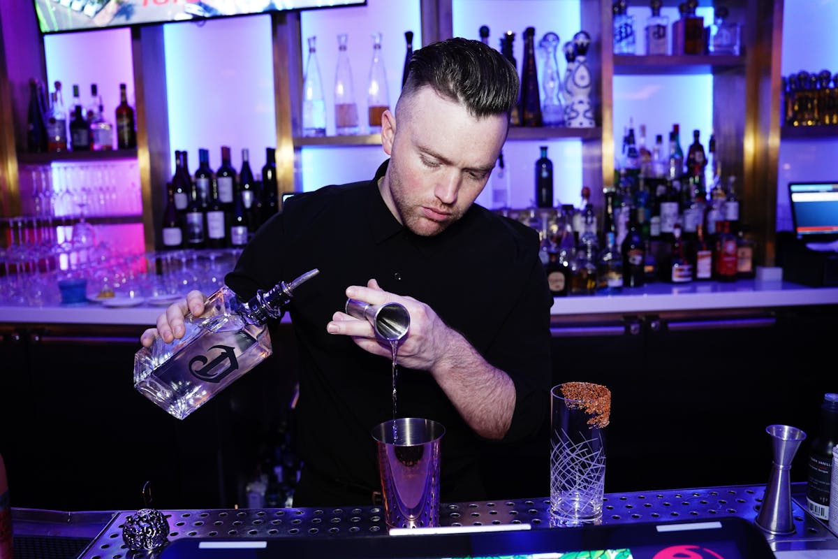 Gatsby's Bartender pouring crat cocktails for his guests.