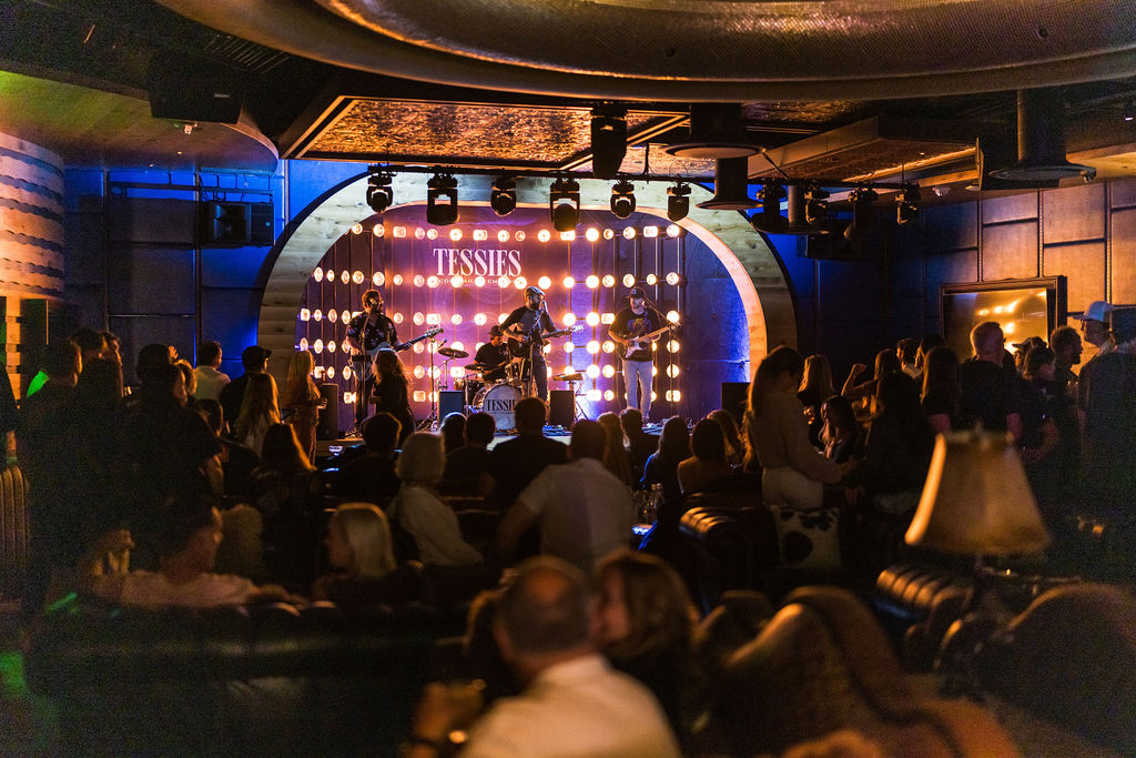 lake tahoe live music in the south with a bar and good cocktails
