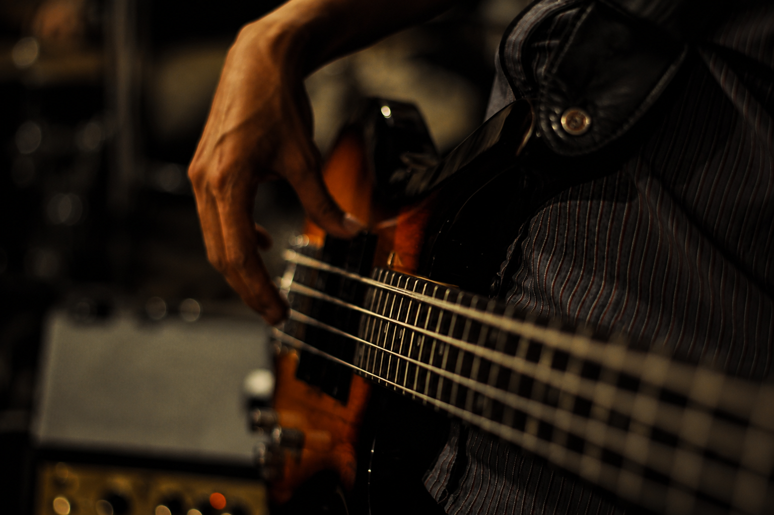 weekly programming at tessies filled with live music and cocktails