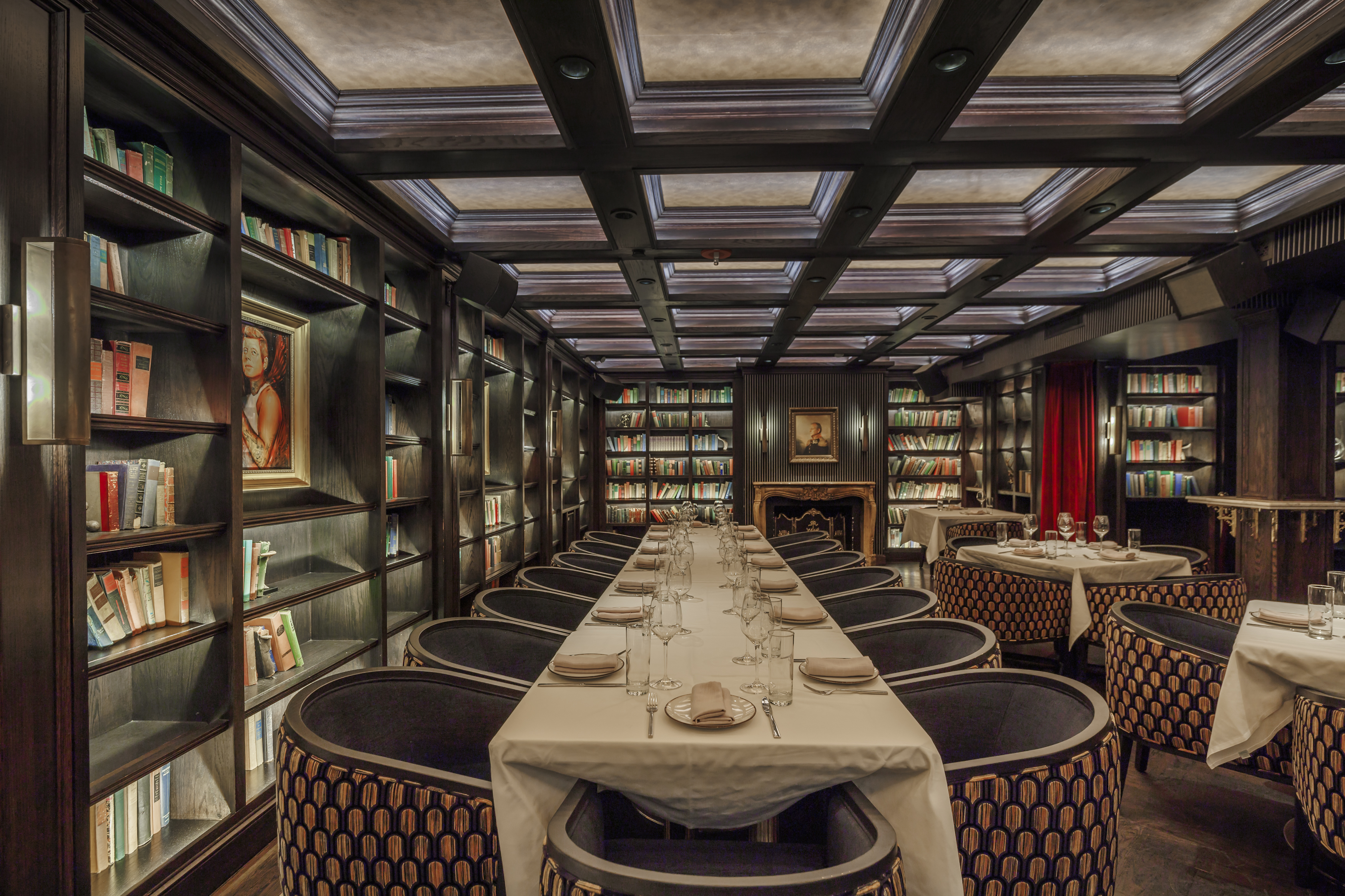 a room full of tables and chairs in a library