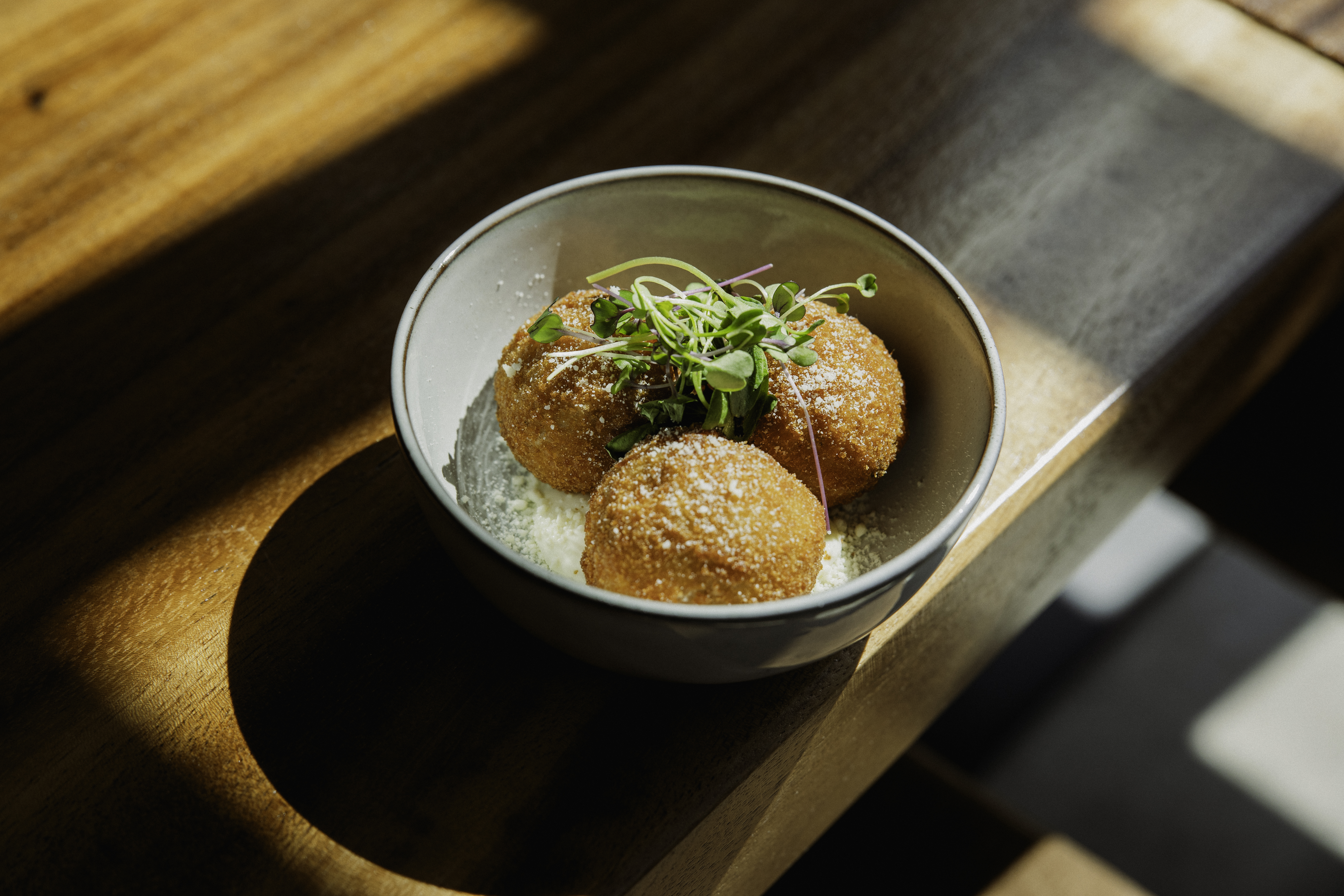 LOLASCOCKTAILSANDKITCHEN