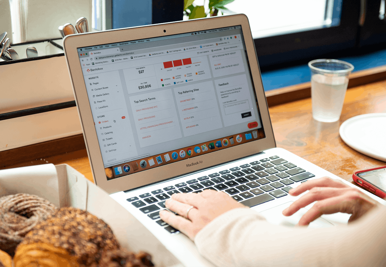 Guest on a laptop computer