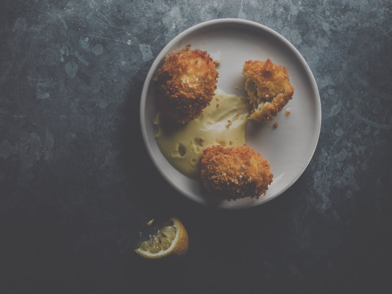 A bowl of food on a plate.