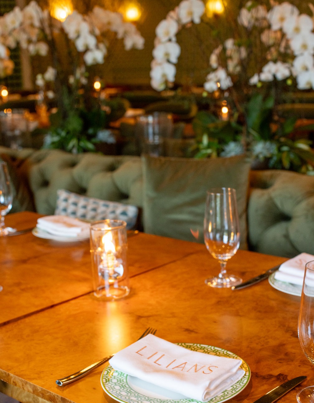 table set at lilian's