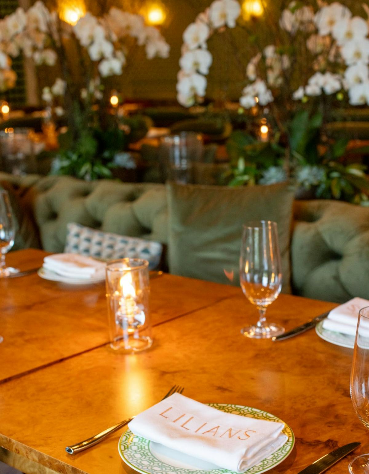 table set at lilian's
