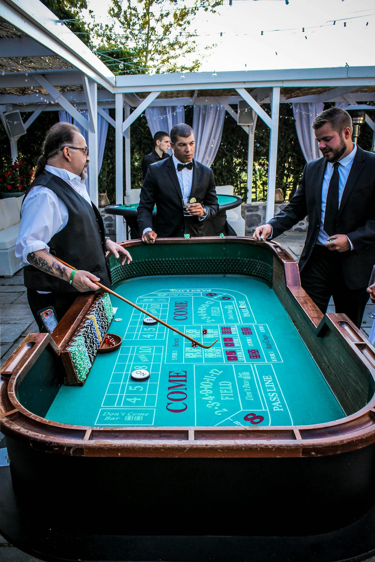 people playing casino craps