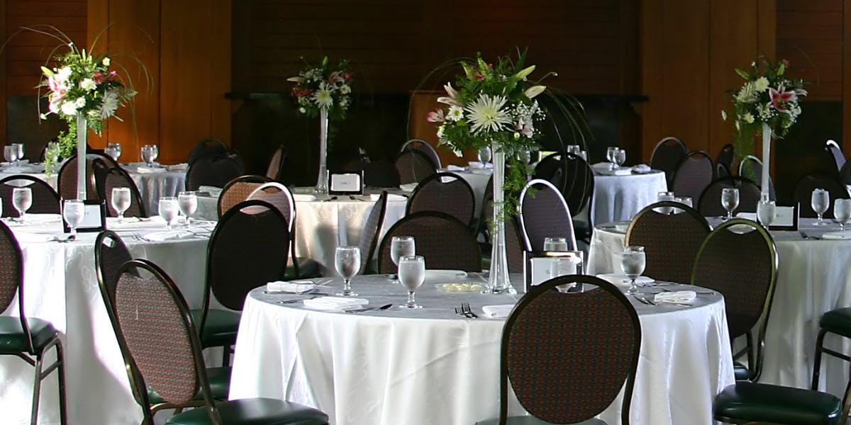 rehearsal dinner table setup