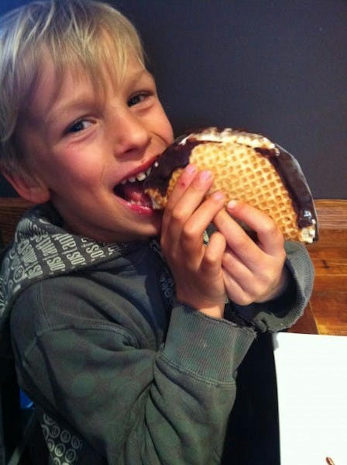 Moss enjoying a dessert