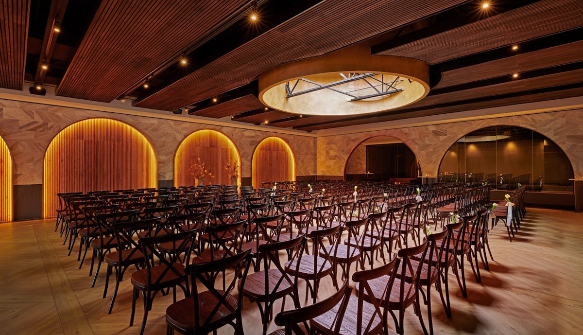 a row of wooden benches sitting on top of a table