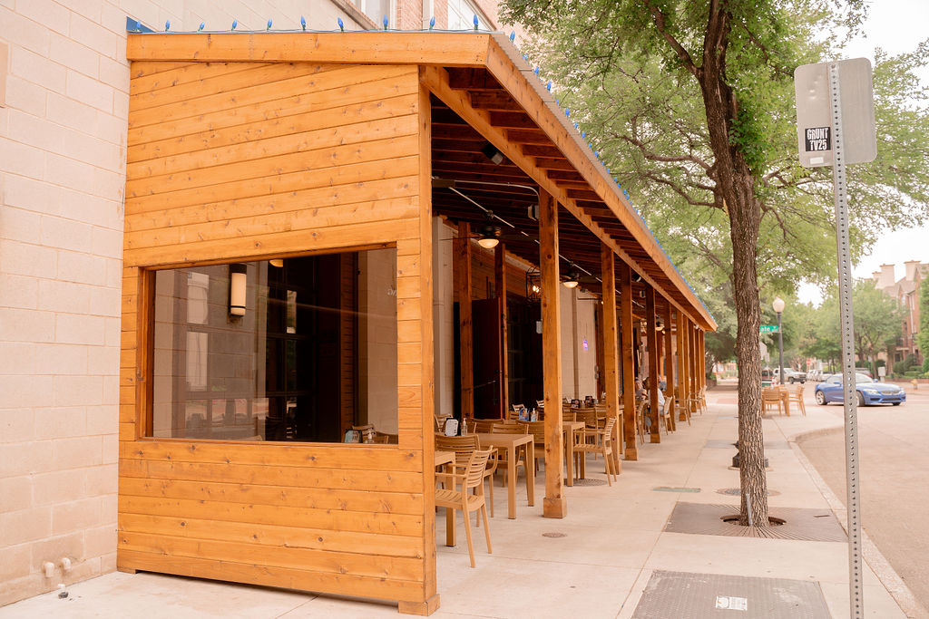 state and allen's bourbon and bubbles room patio