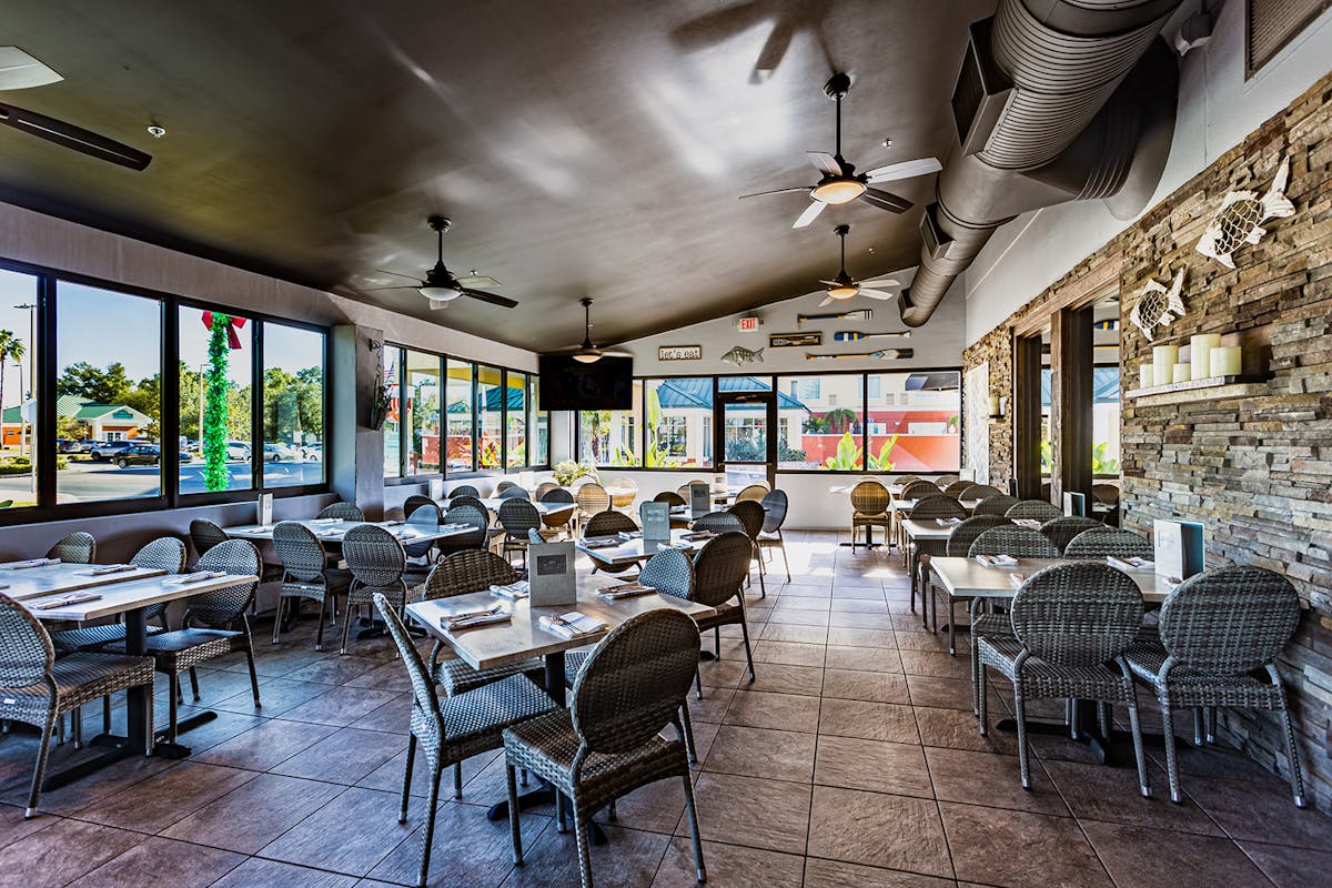 covered patio dining