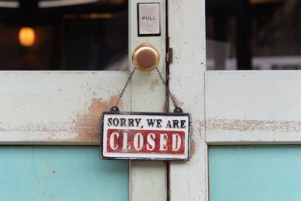 a sign on the side of a building that says