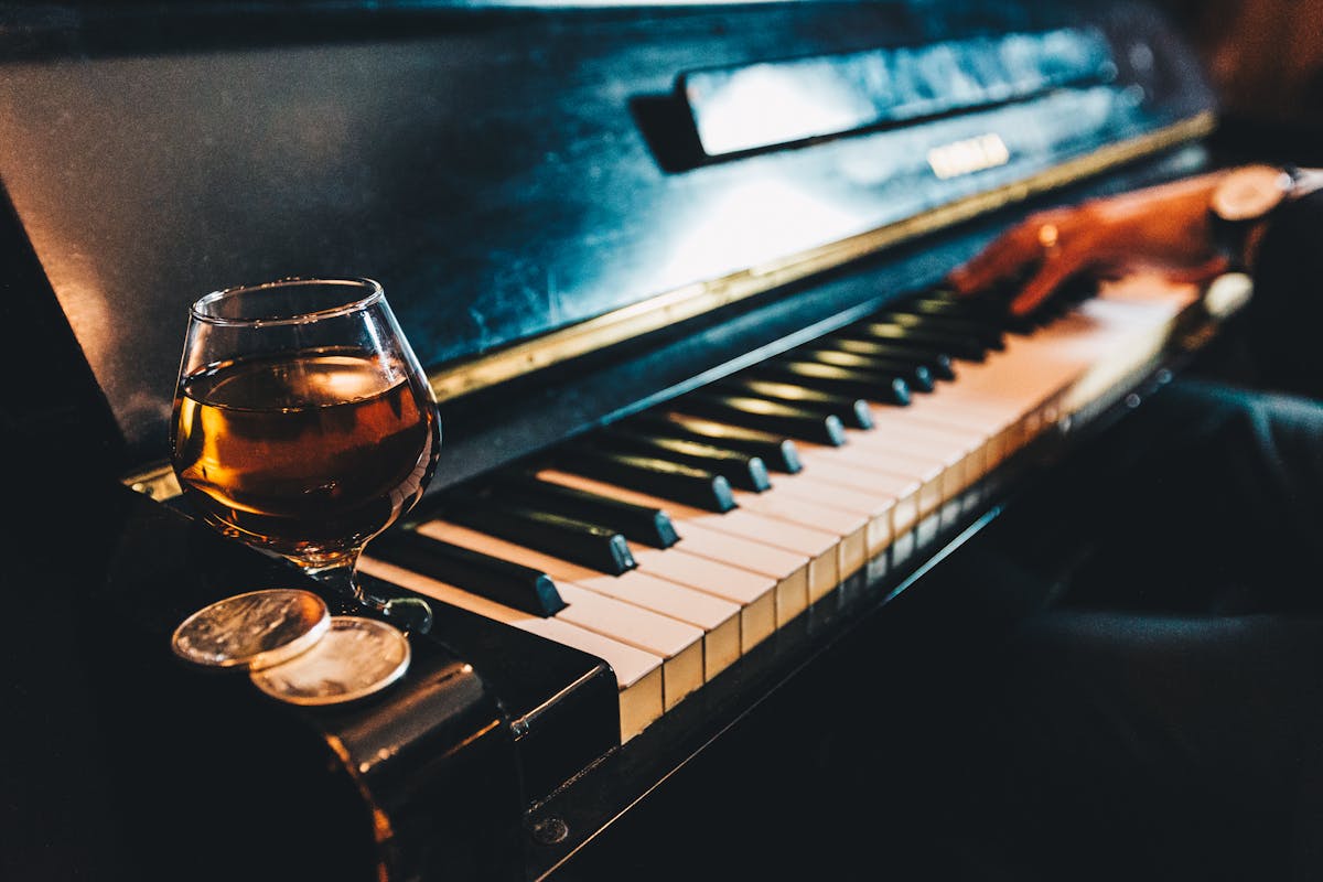 a piano keyboard sitting on top of a table