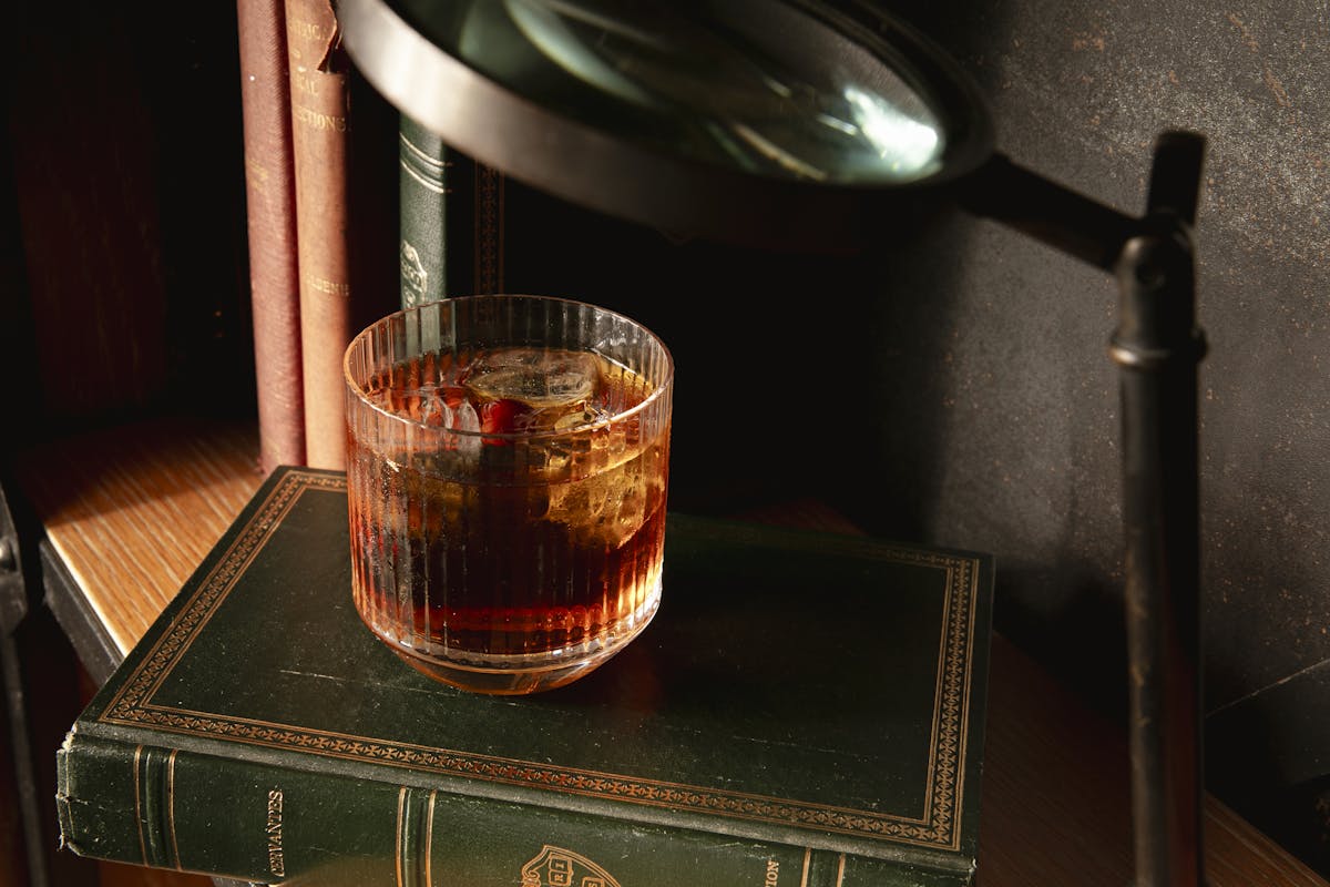 negroni in book case