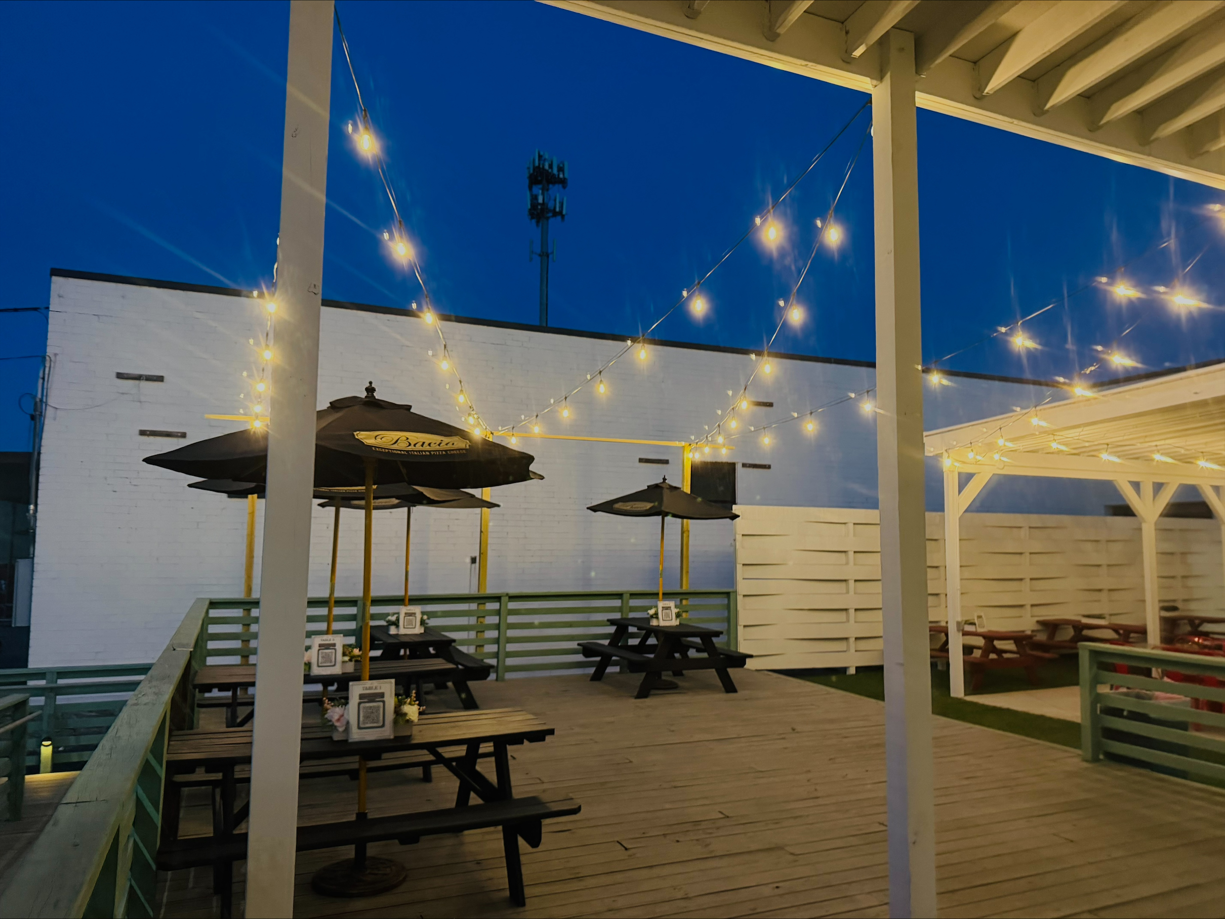 Bambinelli's Pizza and Pasta patio in Atlanta at night, where you can enjoy delicious Italian food